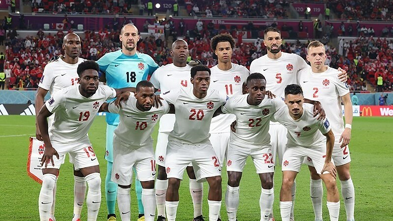 Davies geeft Canada een tijdige boost voor de knock-out tegen Zuid-Afrika