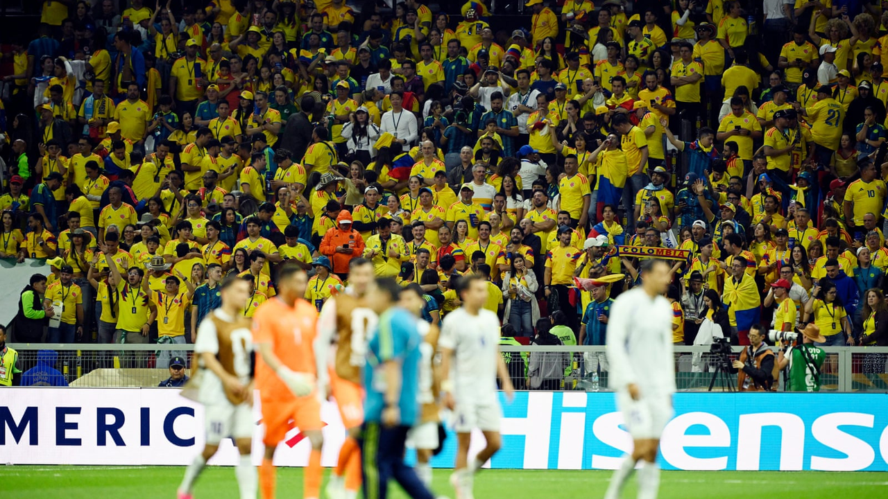 Colombias fans fylder tribuner under VM-åbneren