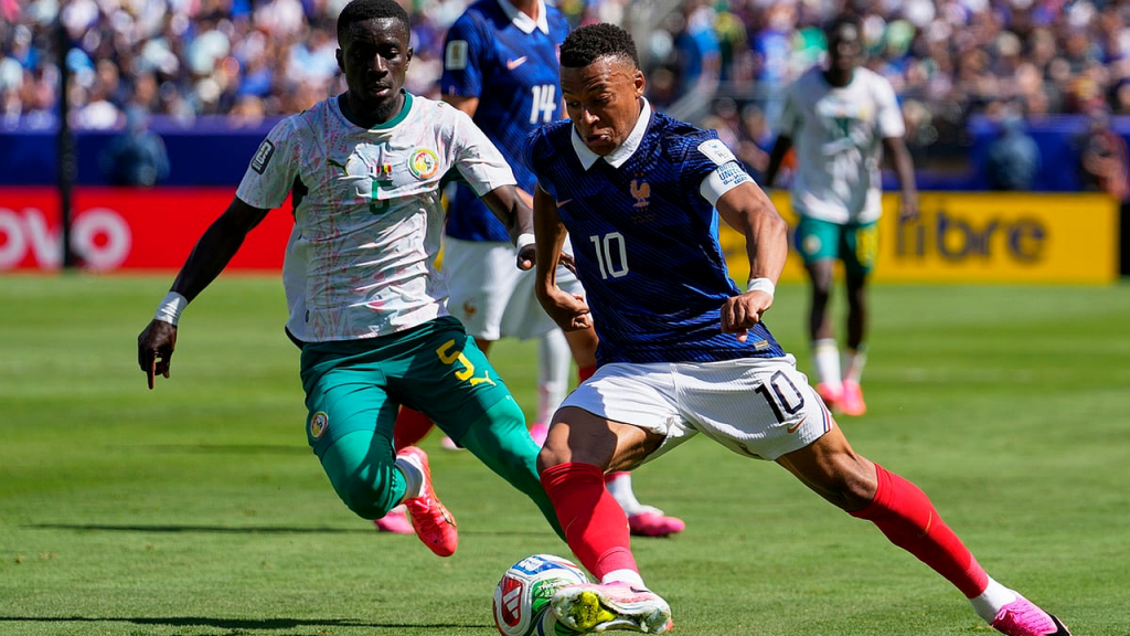 Mbappé lleva el récord goleador de Francia al partido contra Irak