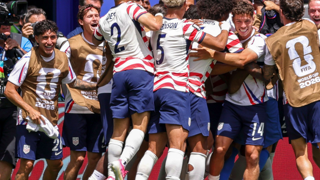 USA slår Australia og når utslagsrunden med én kamp til gode