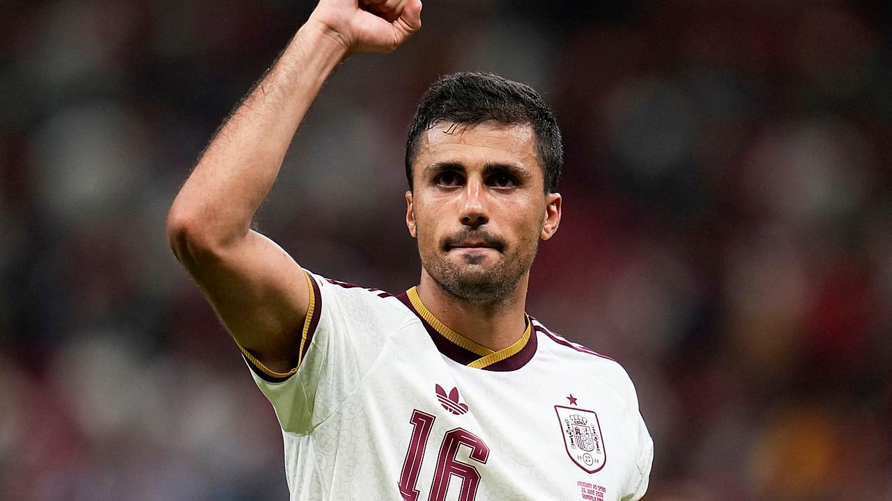 Spanien schlägt Uruguay, als Baena die Kontrolle in Gruppe H in ein Ergebnis auf der Anzeigetafel verwandelt