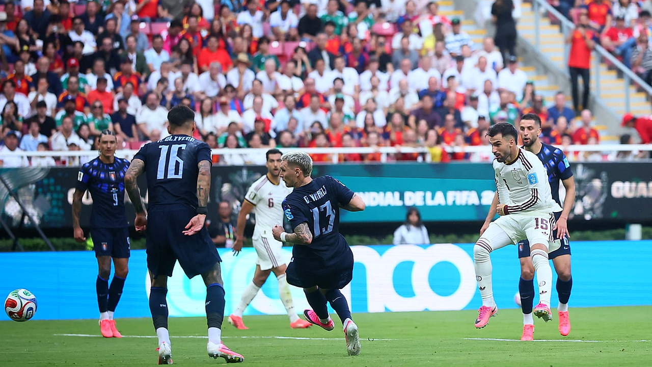 Spanien schlägt Uruguay, als Baena die Kontrolle in Gruppe H in ein Ergebnis auf der Anzeigetafel verwandelt
