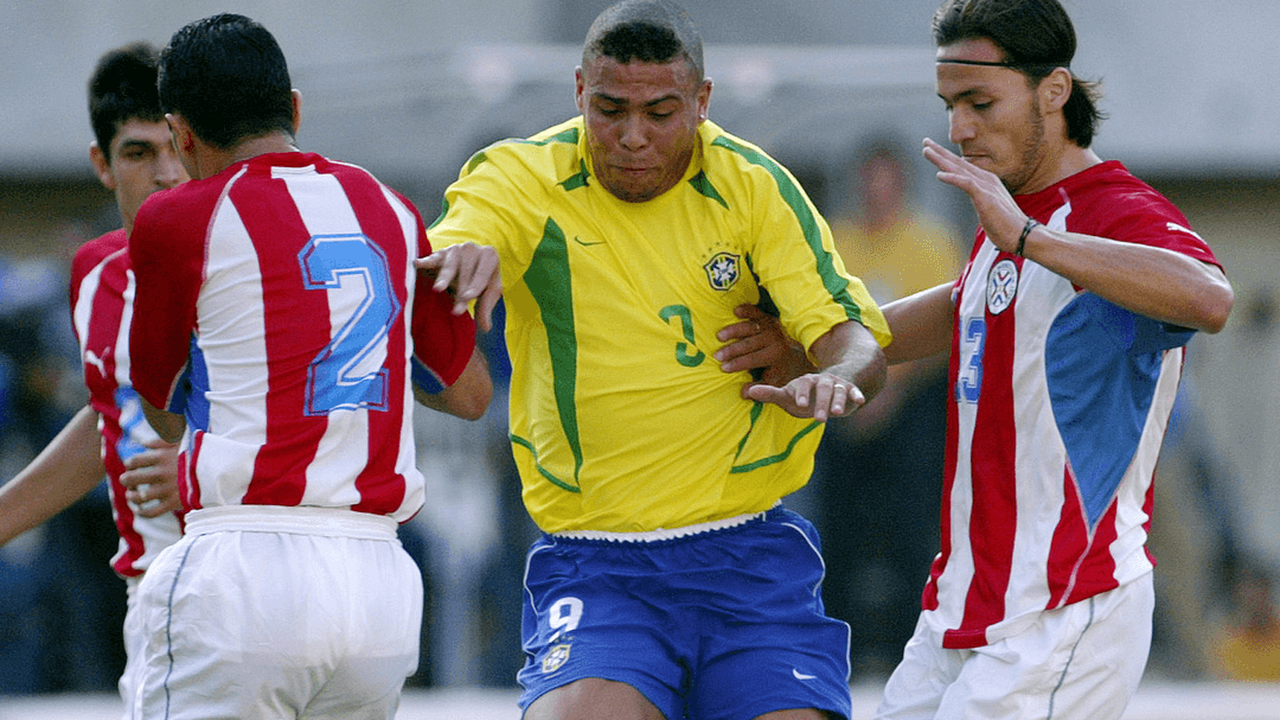 Ronaldos undskyldning for frisuren i 2002 genåbner Brasiliens mest berømte distraktion