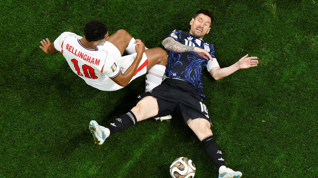 Lionel Messi skaber et angreb mod England i VM-semifinalen