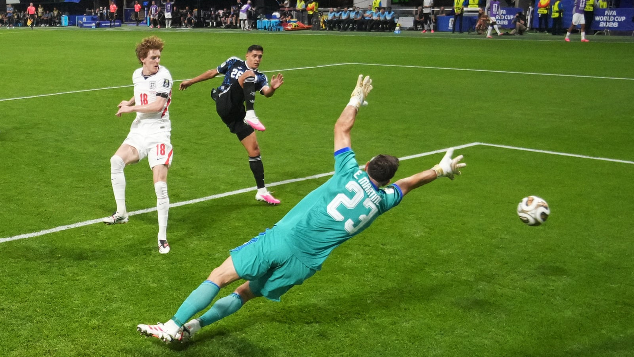 Lautaro Martinez header Argentinas sejrsmål mod England