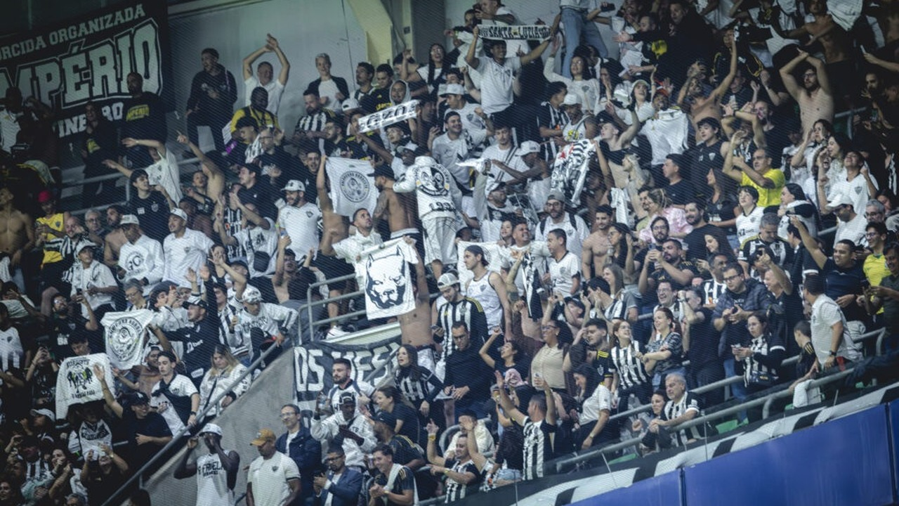 Los aficionados de Atlético Mineiro llenan la zona visitante del estadio