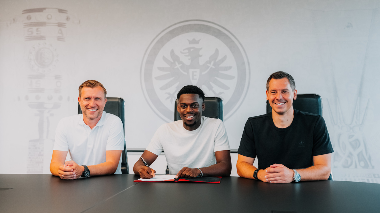 Eintracht Frankfurt signe Noel Aseko en provenance du Bayern jusqu'en 2031