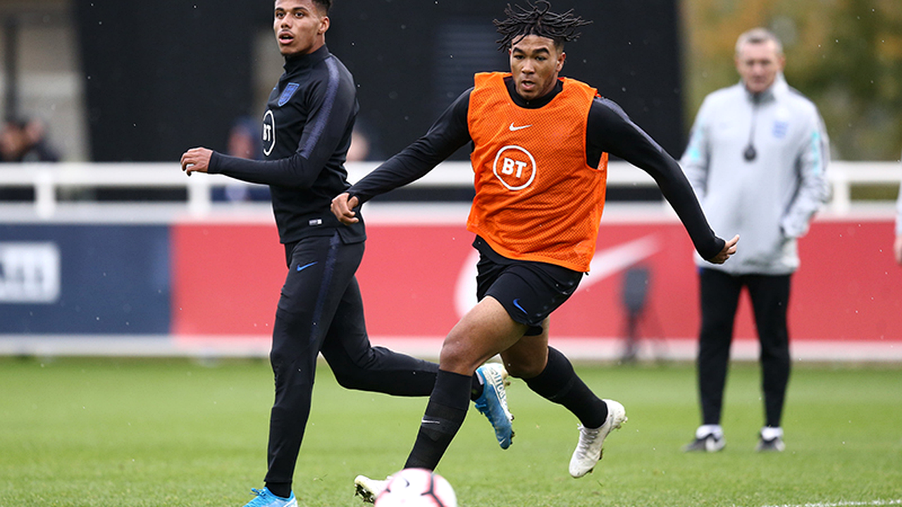 England-spillere gennemfører en træningsøvelse under 2026 World Cup-lejren