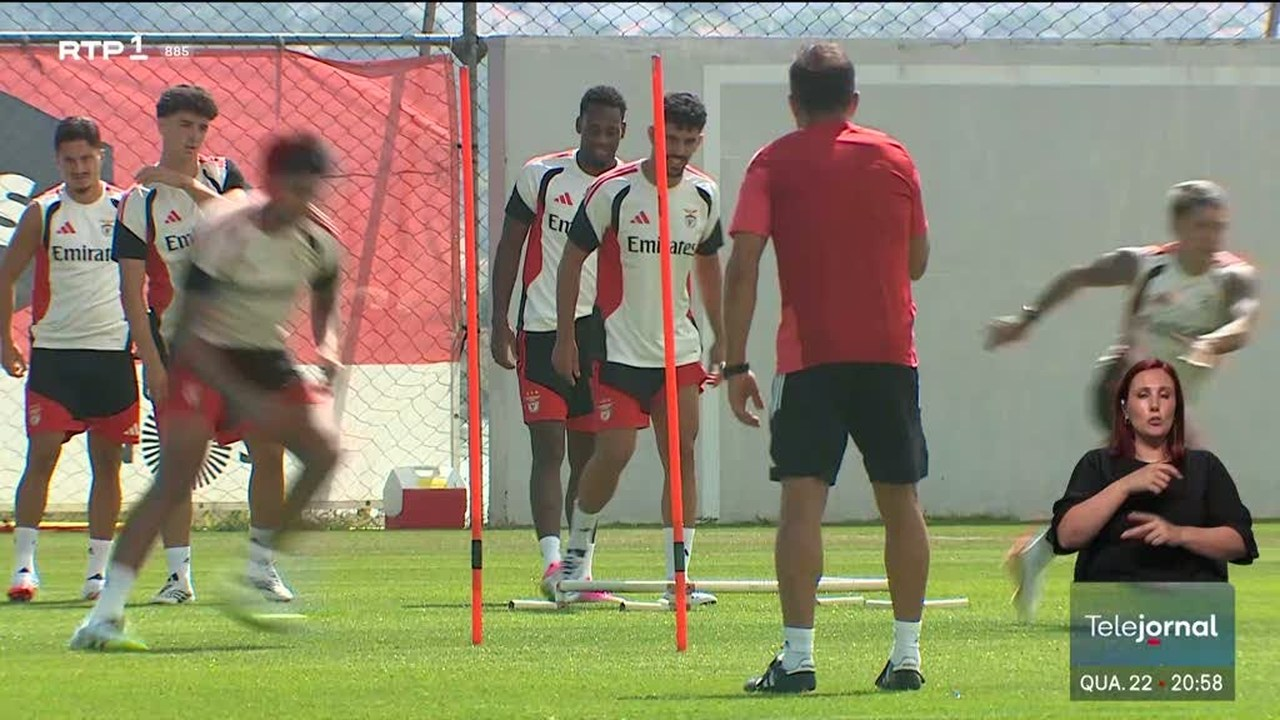 Voetballers van Benfica trainen voor de wedstrijd tegen St Gallen