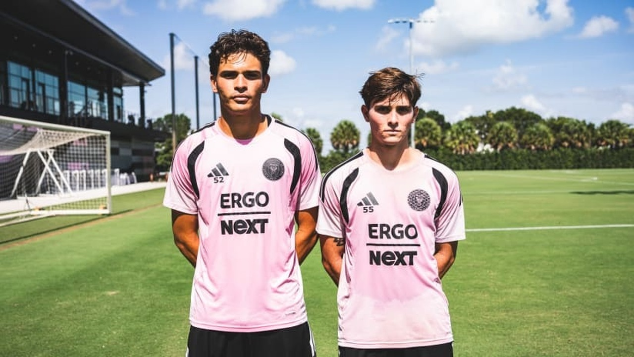 Les joueurs de l’Inter Miami célèbrent ensemble sur le terrain