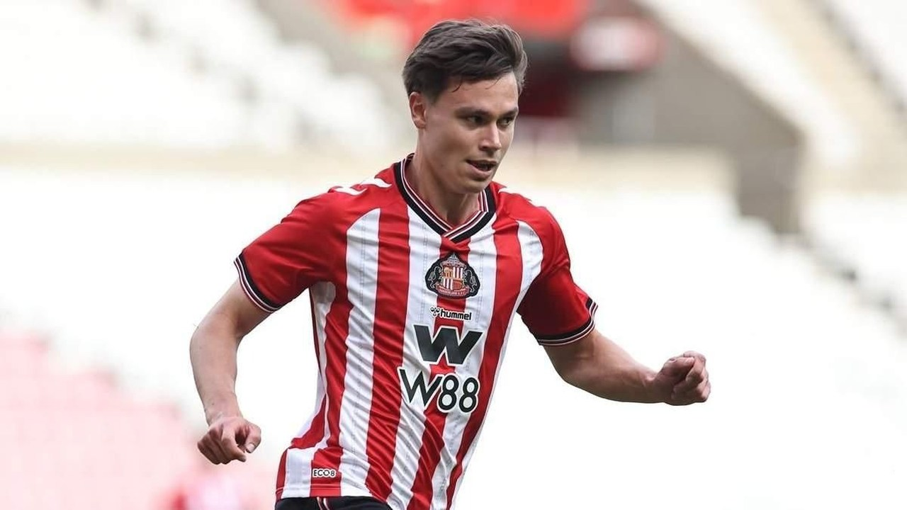 Sunderland amplía el contrato de Timur Tutierov tras su cesión en el Exeter