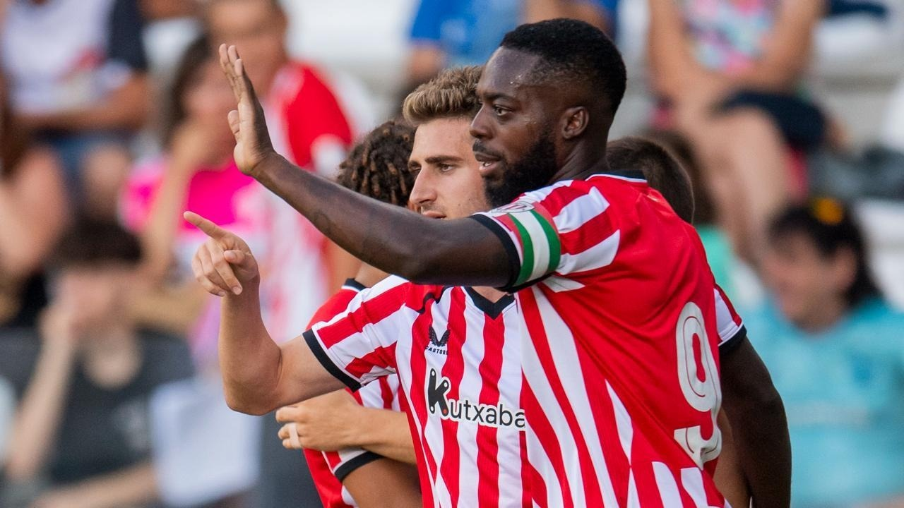 Athletic Club-spillere fejrer et mål