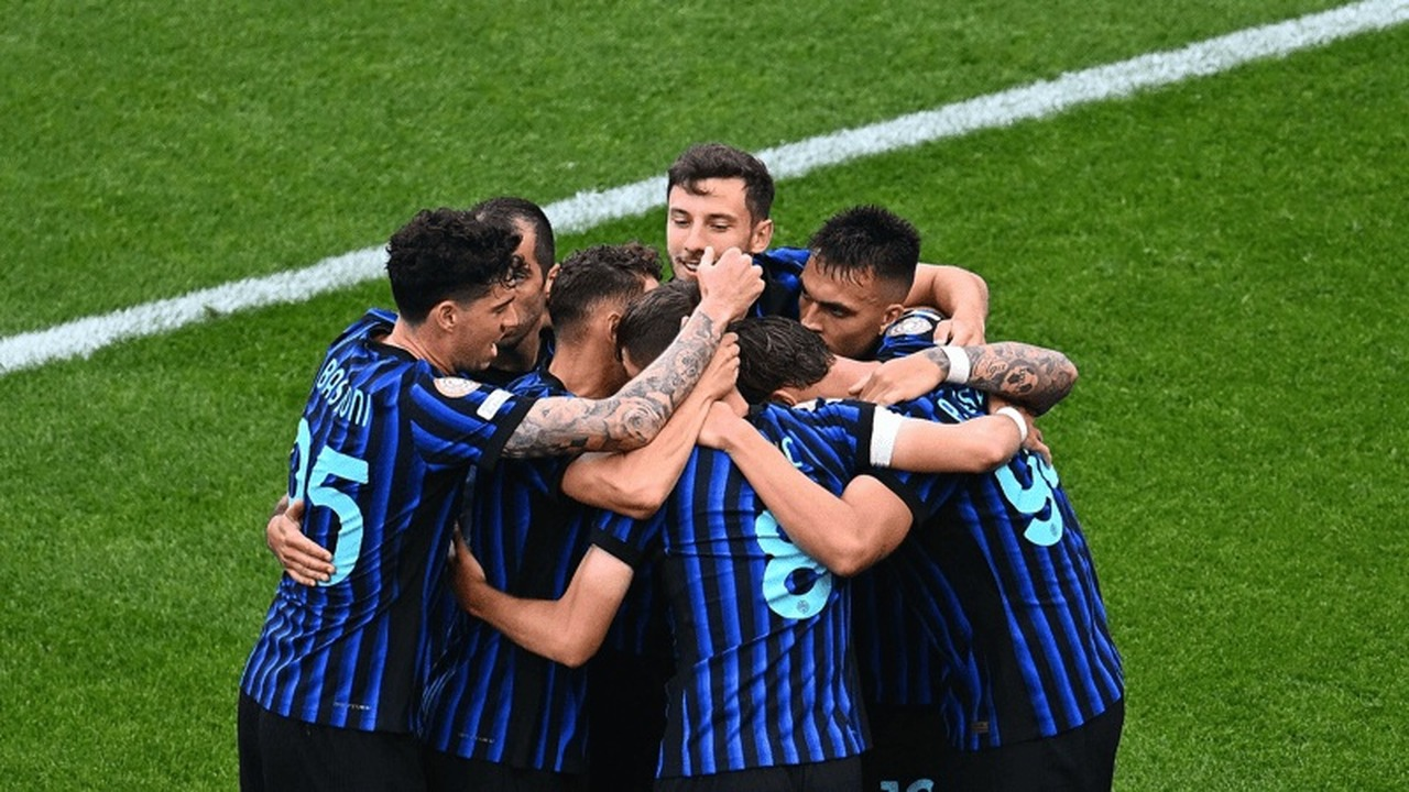 Inter-spillere fejrer sammen på banen