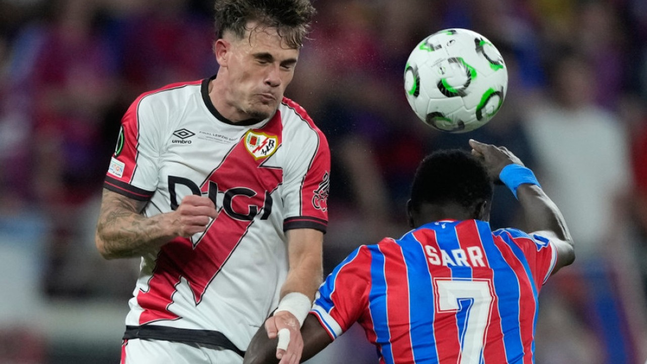 Pep Chavarria skifter til Chelsea fra Rayo Vallecano