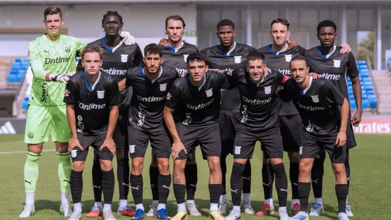 Les joueurs de Leganes posent avant un match