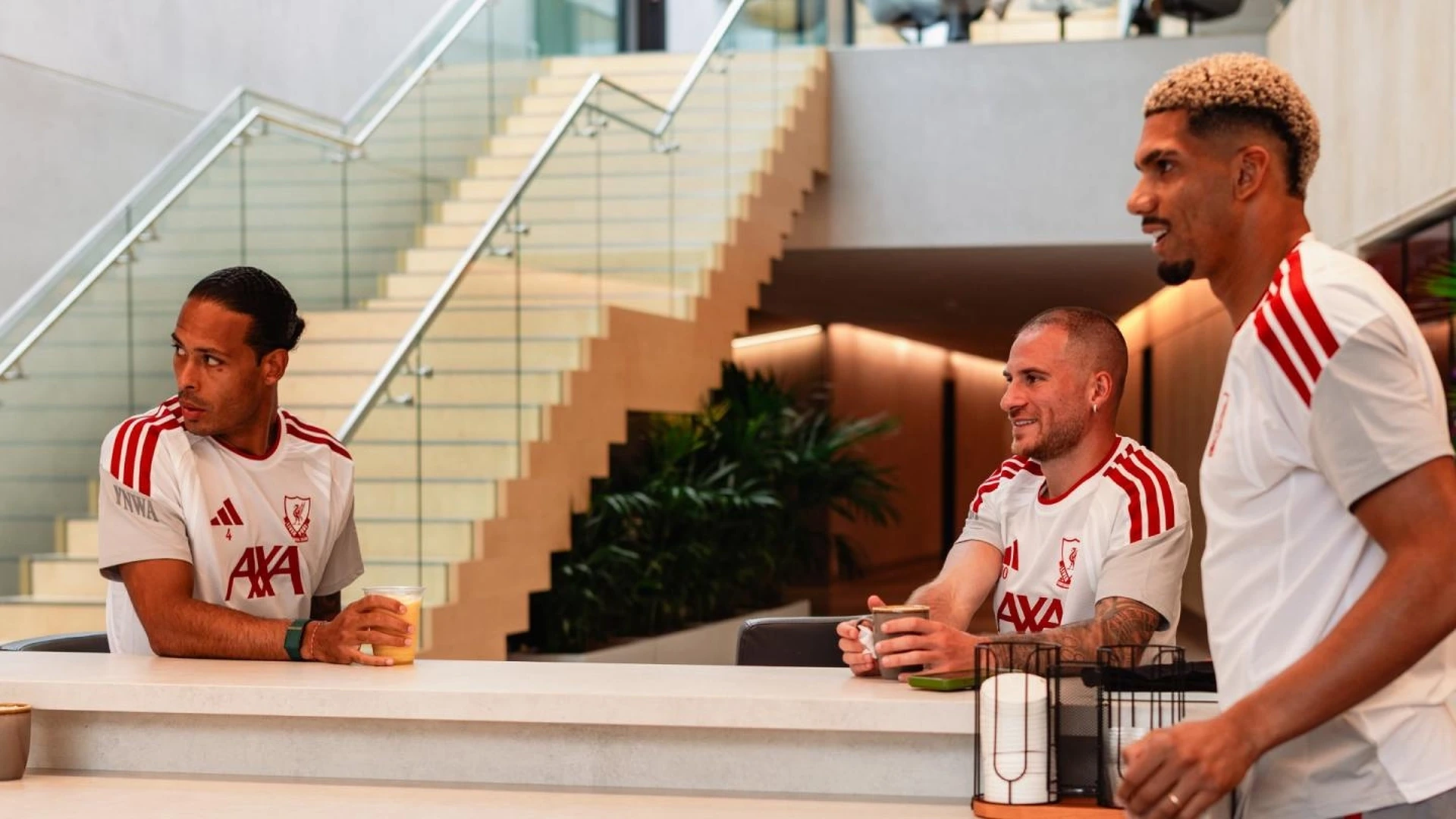 Liverpool informa avances en la recuperación, pero varios jugadores aún necesitan tiempo