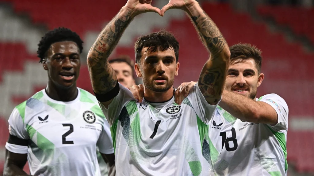 Irlanda marca tres antes del descanso para tomar el control ante Israel