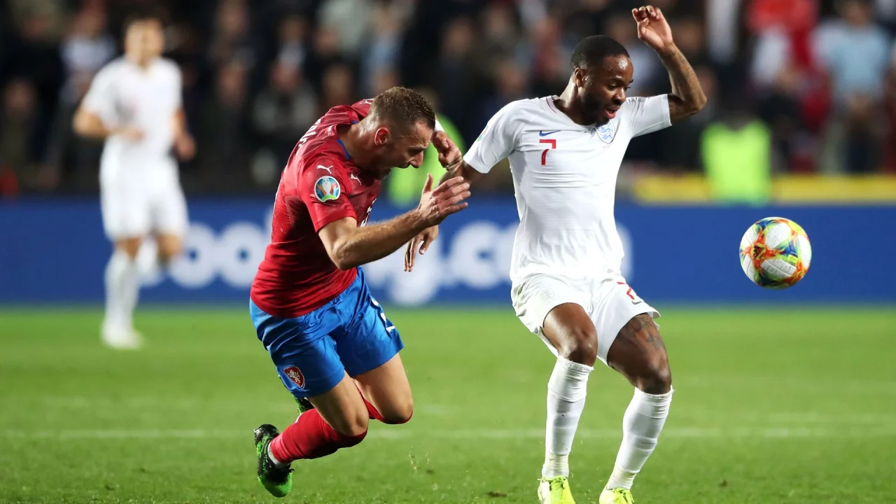 England svarer på deres indledende nederlag med en kontrolleret 2-0-sejr ude over Tjekkiet